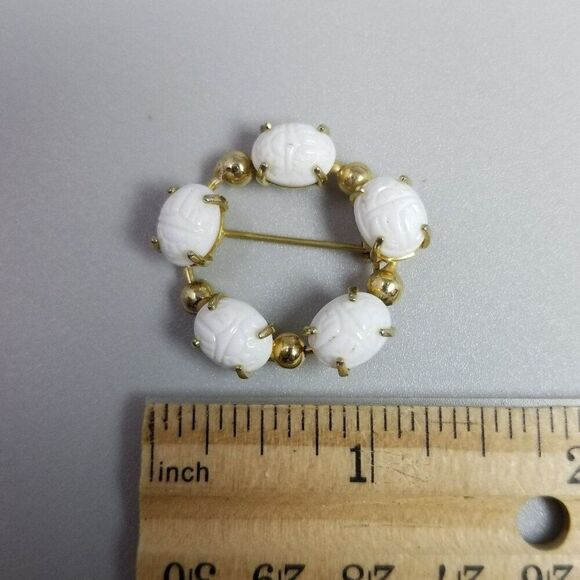 Vintage White Scarab Glass Cabochon and Gold Tone Circle Brooch, Retro Lapel Pin - Picture 4 of 6